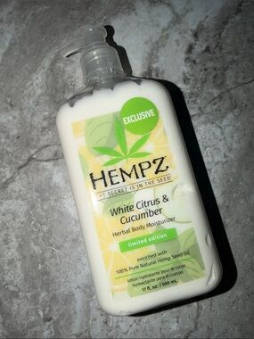Hempz White Citrus & Cucumber Herbal Body Moisturizer - White & Green